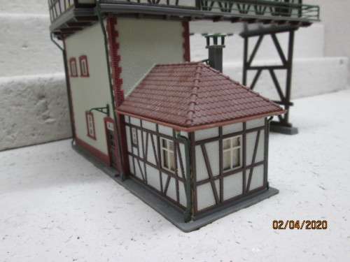HO SCALE : FALLER GANTRY SIGNAL BOX (BOXED)  - LOT 46AA