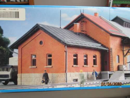 HO SCALE : KIBRI LARGE STATION BUILDING SHED (BOXED) - LOT 48AA