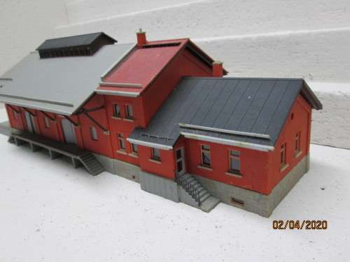 HO SCALE : KIBRI LARGE STATION BUILDING SHED (BOXED) - LOT 48AA