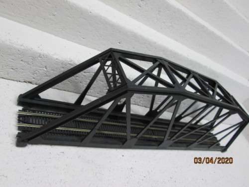 HO SCALE : ATLAS 18" THROUGH TRUSS BRIDGE - LOT 31AA