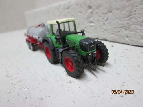 HO SCALE : WIKING FENDT TRACTOR & FARM TANKER - LOT 81AA