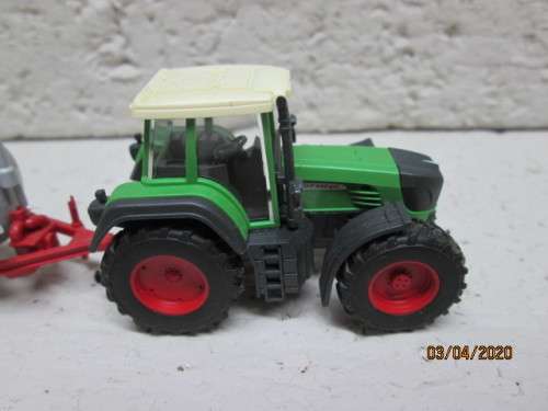 HO SCALE : WIKING FENDT TRACTOR & FARM TANKER - LOT 81AA