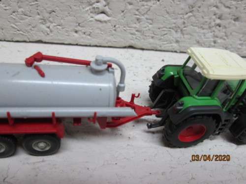 HO SCALE : WIKING FENDT TRACTOR & FARM TANKER - LOT 81AA