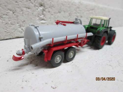 HO SCALE : WIKING FENDT TRACTOR & FARM TANKER - LOT 81AA