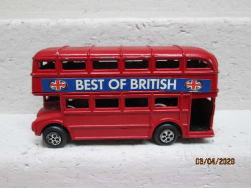 DIE CAST BRITISH OLD STYLE DOUBLE DECKER BUS - LOT 100AA