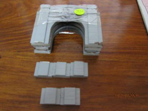 HO & N SCALE : CHOOCH  x3 SINGLE RAIL TUNNEL ENTRANCES - LOT 76AA