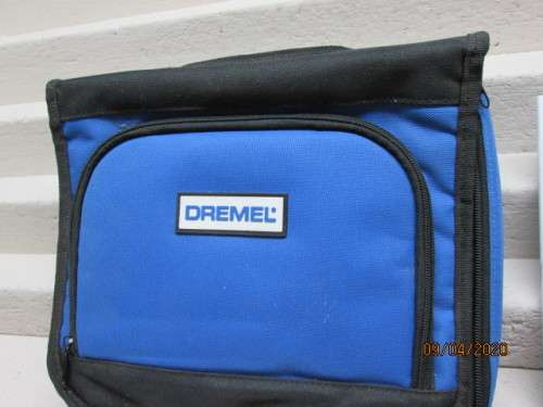 HO SCALE : DREMEL BAG PLUS BATTERY CHARGER - LOT 163AA