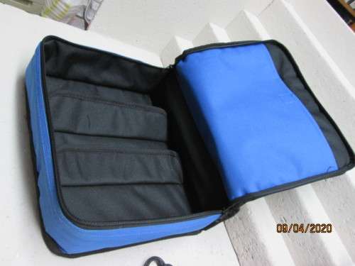 HO SCALE : DREMEL BAG PLUS BATTERY CHARGER - LOT 163AA