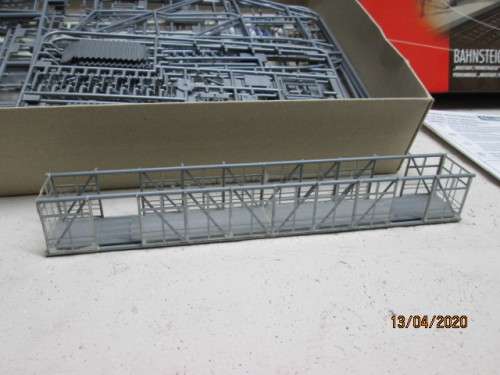 HO SCALE : FALLER PEDESTRIAN DOUBLE RAIL BRIDGE KIT (BOXED) - LOT 167AA