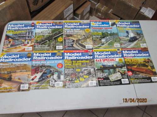 HO SCALE : MODEL RAILROADER MAGAZINES x10  - LOT 168AA