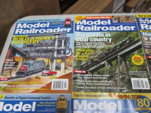 HO SCALE : MODEL RAILROADER MAGAZINES x10  - LOT 168AA