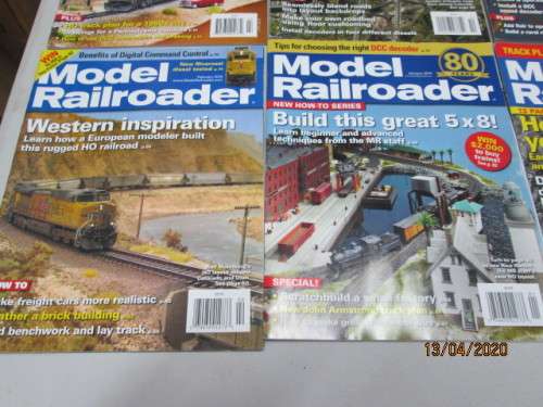 HO SCALE : MODEL RAILROADER MAGAZINES x10  - LOT 168AA