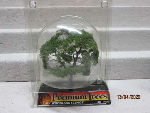 HO SCALE : WOODLAND SCENICS : OAK TREE (BOXED) - LOT 188AA