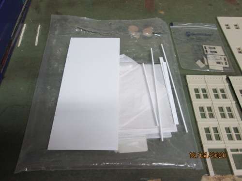 HO SCALE : WOODLAND SCENICS M.T. ARMS HOTEL KIT - LOT 385AA