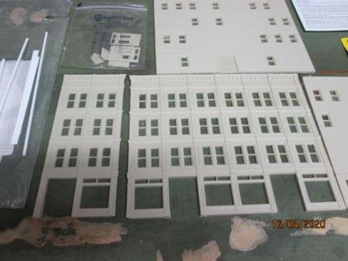 HO SCALE : WOODLAND SCENICS M.T. ARMS HOTEL KIT - LOT 385AA