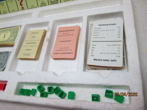 MONOPOLY BOARD GAME - LOT 409AA