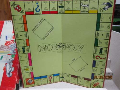 MONOPOLY BOARD GAME - LOT 409AA
