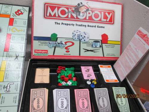 MONOPOLY BOARD GAME - LOT 410AA