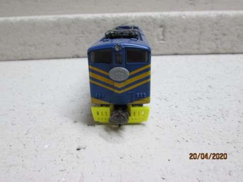 HO SCALE :  LIMA SAR REPLACEMENT YELLOW COW-CATCHER  - LOT 414AA