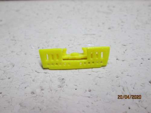 HO SCALE :  LIMA SAR REPLACEMENT YELLOW COW-CATCHER  - LOT 414AA