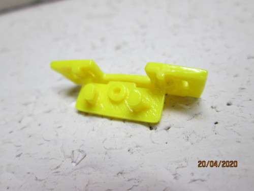 HO SCALE :  LIMA SAR REPLACEMENT YELLOW COW-CATCHER  - LOT 414AA