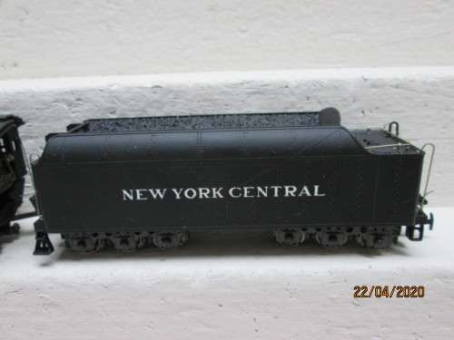 HO SCALE : RIVAROSSI 4-6-4 NEW YORK CENTRAL STEAM LOCOMOTIVE - LOT 457AA
