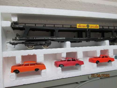 HO SCALE : LIMA AUTOMATIC CAR UNLOADER (BOXED) - LOT 458AA