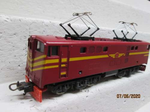 HO SCALE : LIMA SAR RED 5E DUMMY LOCOMOTIVE - LOT 565AA