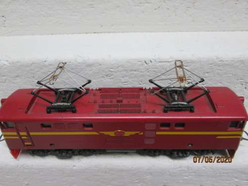HO SCALE : LIMA SAR RED 5E DUMMY LOCOMOTIVE - LOT 565AA