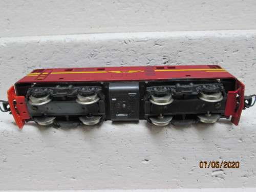 HO SCALE : LIMA SAR RED 5E DUMMY LOCOMOTIVE - LOT 565AA