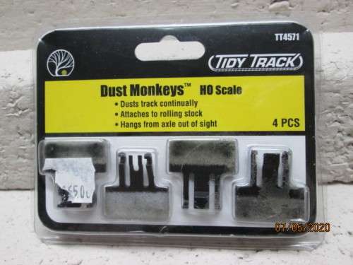 HO SCALE : WOODLAND SCENICS DUST MONKEYS x4 - LOT 592AA