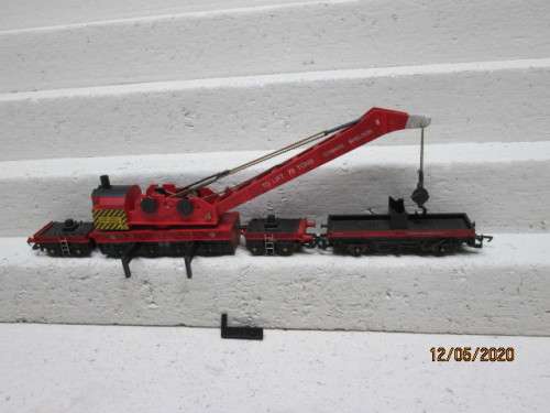 OO SCALE : HORNBY RED 75 TON COWANS SHELDON RAIL CRANE SET - LOT 629AA