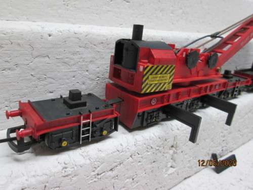 OO SCALE : HORNBY RED 75 TON COWANS SHELDON RAIL CRANE SET - LOT 629AA