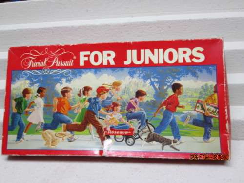 TRIVIAL PERSUIT BOARD GAME : FOR JUNIORS (BOXED) - LOT 742AA
