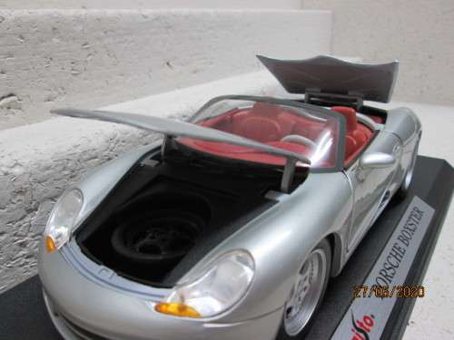 1:18 SCALE : MAISTO PORSCHE BOXSTER- LOT 801AA