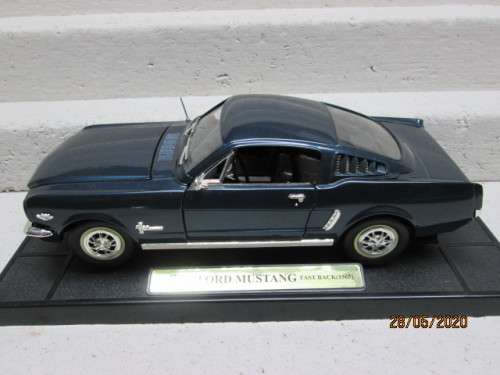 1:18 SCALE : SOLIDO FORD MUSTANG FASTBACK 1965 - LOT 840AA
