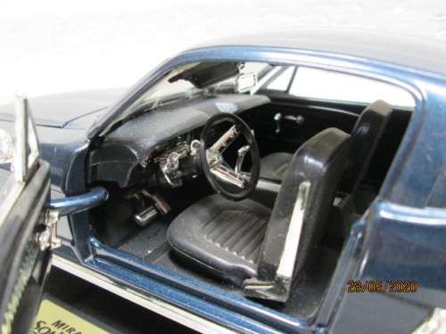 1:18 SCALE : SOLIDO FORD MUSTANG FASTBACK 1965 - LOT 840AA