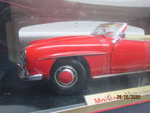 1:18 SCALE : MAISTO MERCEDES BENZ 190 SL 1955 (BOXED) - LOT 849AA