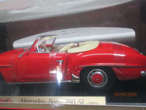 1:18 SCALE : MAISTO MERCEDES BENZ 190 SL 1955 (BOXED) - LOT 849AA