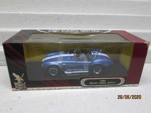 1:18 SCALE : ROAD SIGNATURE SHELBY COBRA 427S/C 1964 (BOXED) - LOT 891AA