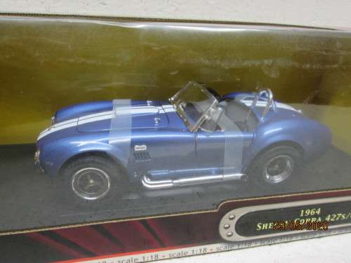 1:18 SCALE : ROAD SIGNATURE SHELBY COBRA 427S/C 1964 (BOXED) - LOT 891AA