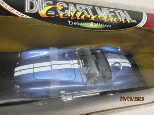 1:18 SCALE : ROAD SIGNATURE SHELBY COBRA 427S/C 1964 (BOXED) - LOT 891AA