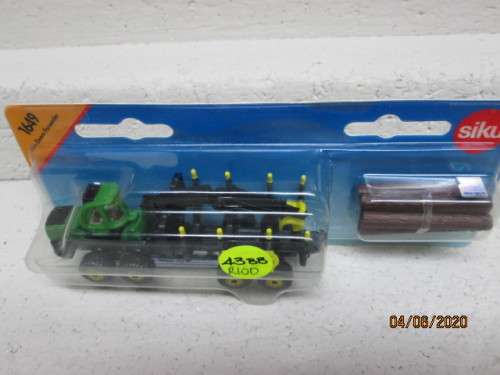 HO SCALE - SIKU - JOHN DEERE LOG CARRIER TRACTOR - BOXED - LOT 43 BB