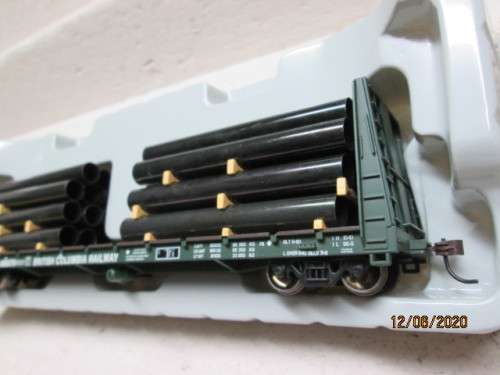 HO SCALE : ATHEARN BRITISH COLUMBIA RAILWAY 60 FT  BULKHEAD (BOXED) - LOT 90BB