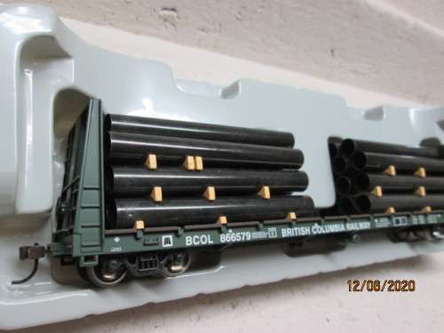HO SCALE : ATHEARN BRITISH COLUMBIA RAILWAY 60 FT  BULKHEAD (BOXED) - LOT 90BB