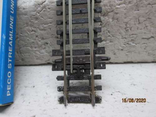 HO/OO SCALE : PECO MEDIUM RADIUS RIGHT HAND POINT (BOXED) - LOT 106BB