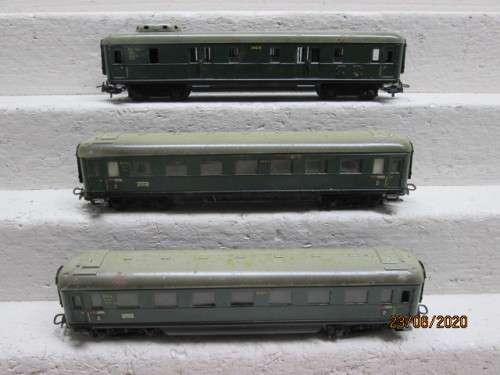 HO SCALE : MARKLIN x3 PASSENGER COACHES - LOT 179BB