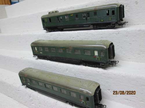 HO SCALE : MARKLIN x3 PASSENGER COACHES - LOT 179BB