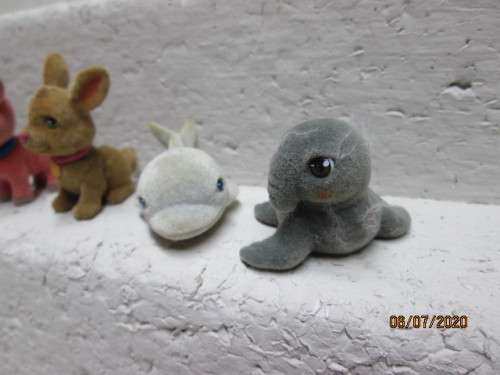 REDUCED TO CLEAR : ASSORTED DISPLAY ANIMAL FIGURINES x7