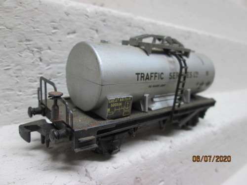 OO SCALE : HORNBY DUBLO TRAFFIC SERVICES TANKER - LOT 238BB